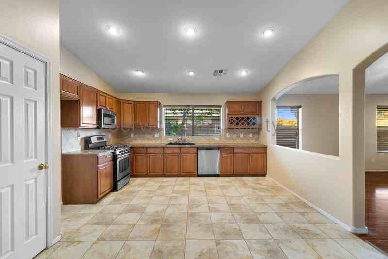 14237 W Aster Dr - Photo 7 of 24