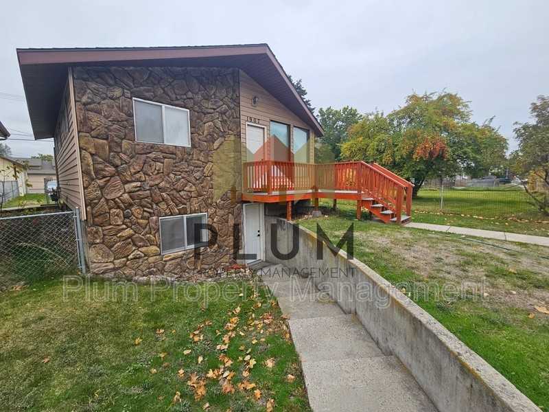 1909 S 14th St W - Photo 2 of 21