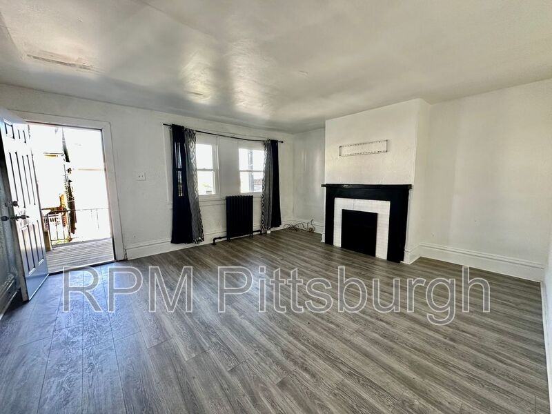 2330 Eccles St - Photo 2 of 16