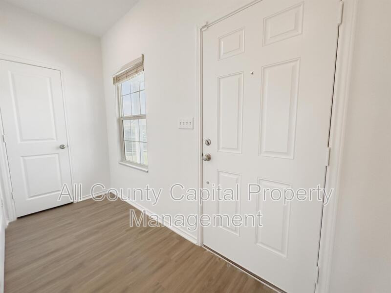 14007 Tordillo Dr - Photo 4 of 33