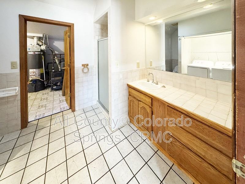 684 Southpark Road - Photo 7 of 48