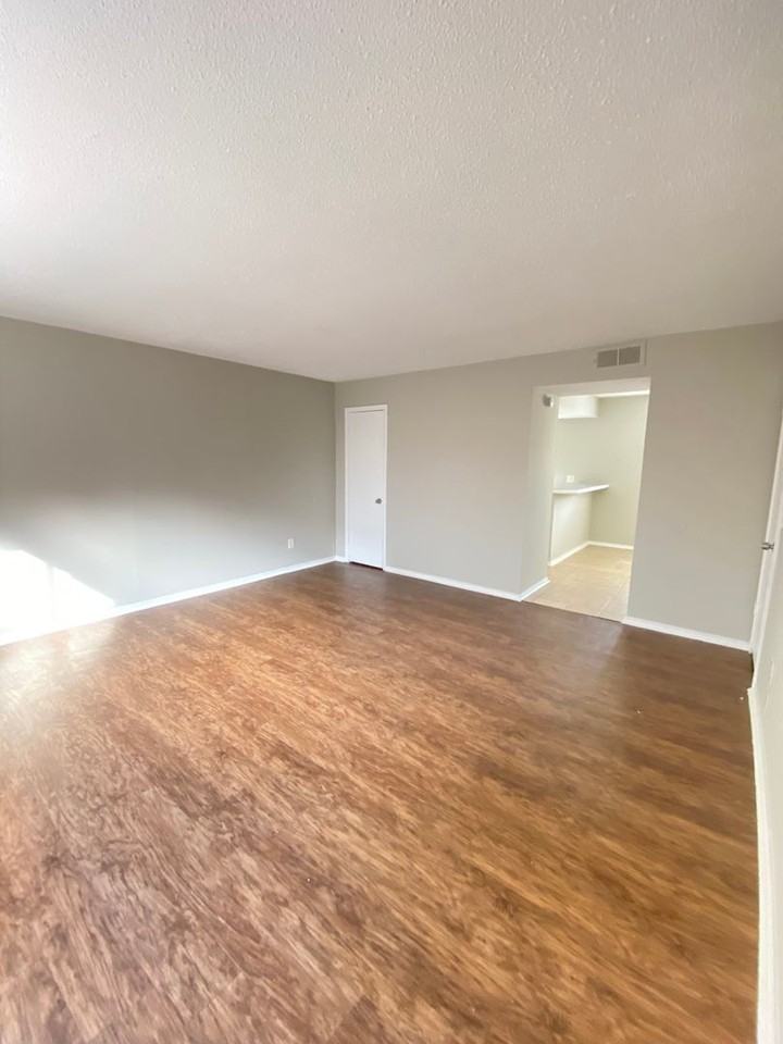 3754 N Nicklas Ave - Photo 3 of 15