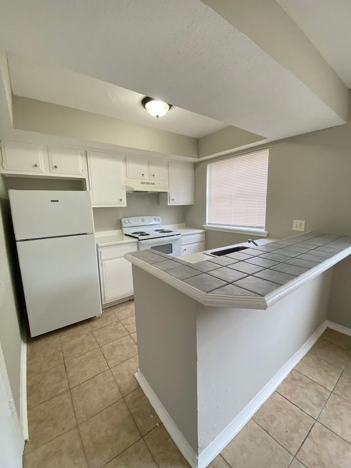 3754 N Nicklas Ave - Photo 4 of 15