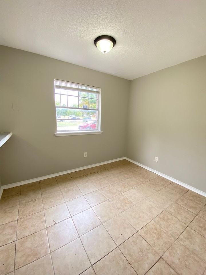 3754 N Nicklas Ave - Photo 5 of 15