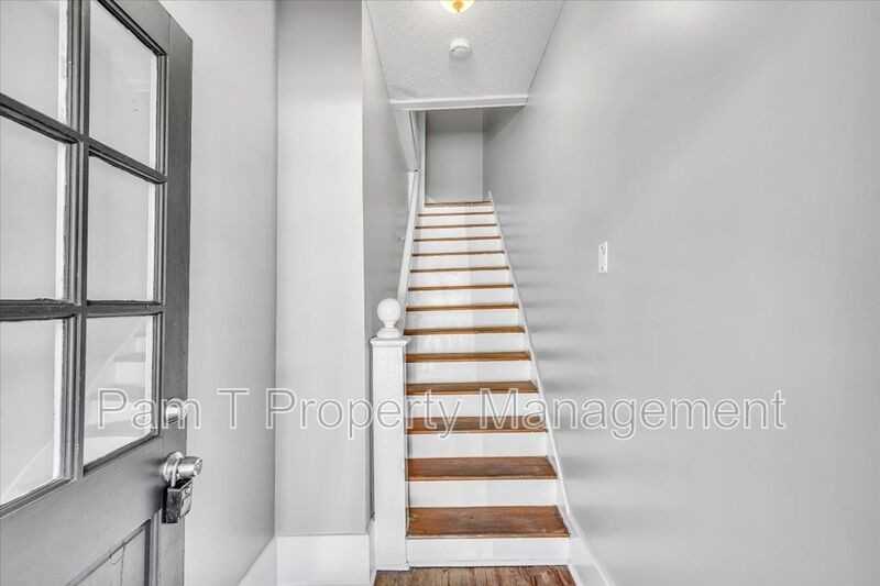 527 East 38th Street - Photo 4 of 28
