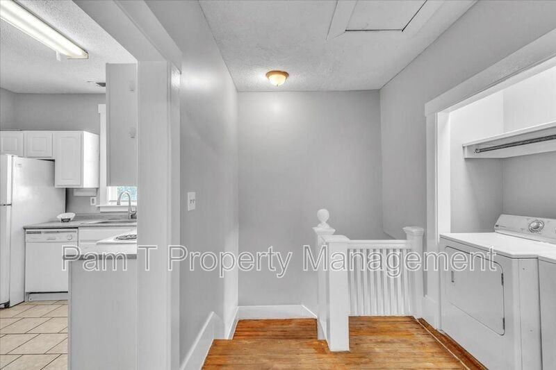 527 East 38th Street - Photo 6 of 28