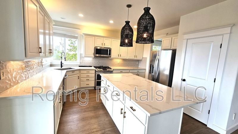 2726 Ne 159th Cir - Photo 3 of 29