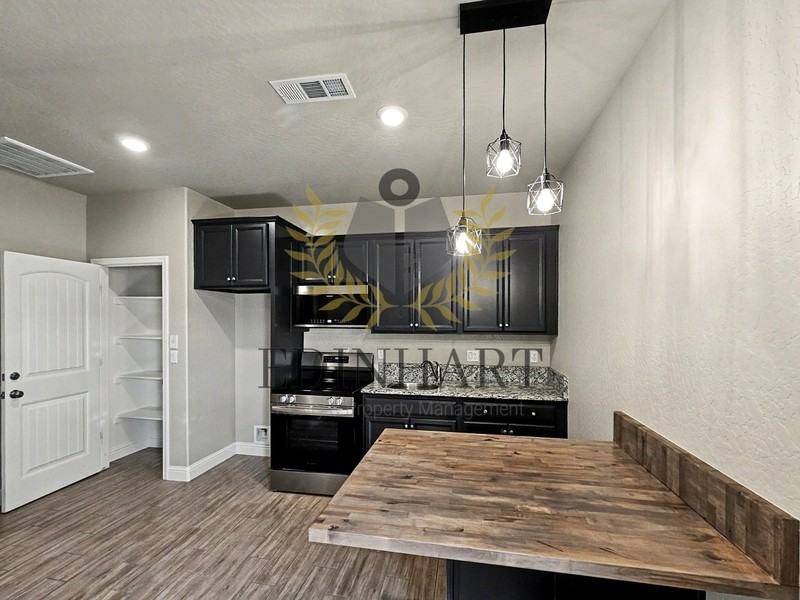 1132 S Simon St #B - Photo 3 of 10