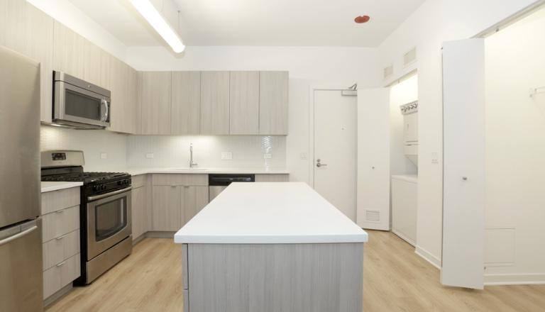 558 West Webster Avenue - Photo 3 of 20