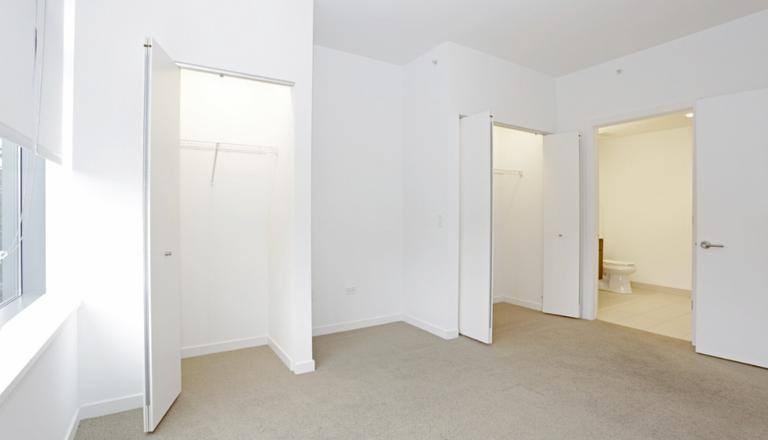 558 West Webster Avenue - Photo 4 of 20