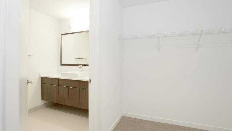 558 West Webster Avenue - Photo 6 of 20