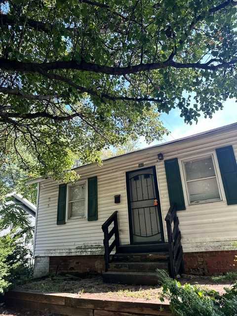 567 W Leafland Ave - Photo 2 of 18