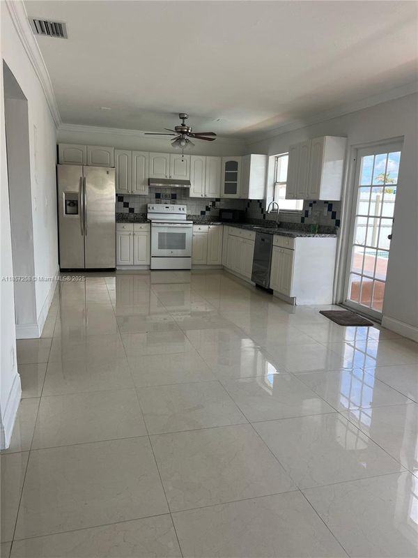 2601 Acapulco Dr - Photo 4 of 6