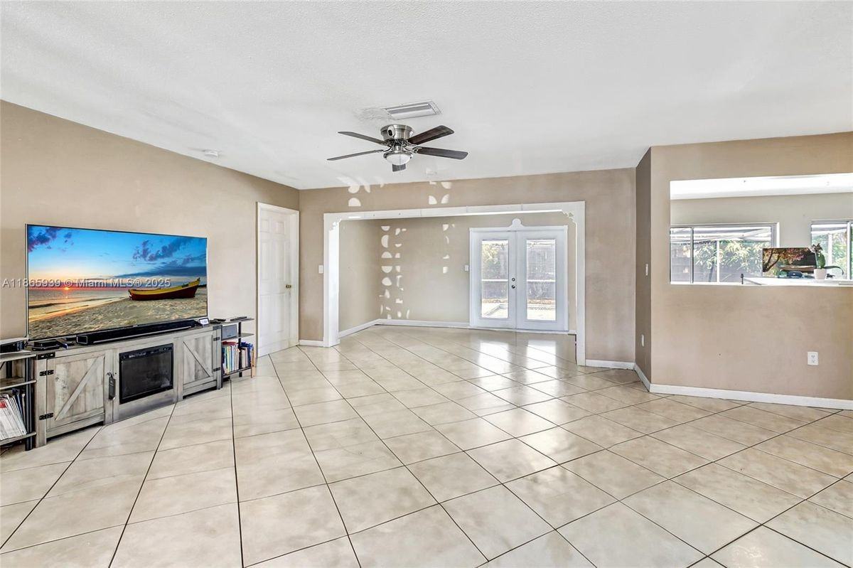 6729 Camelia Dr - Photo 2 of 8