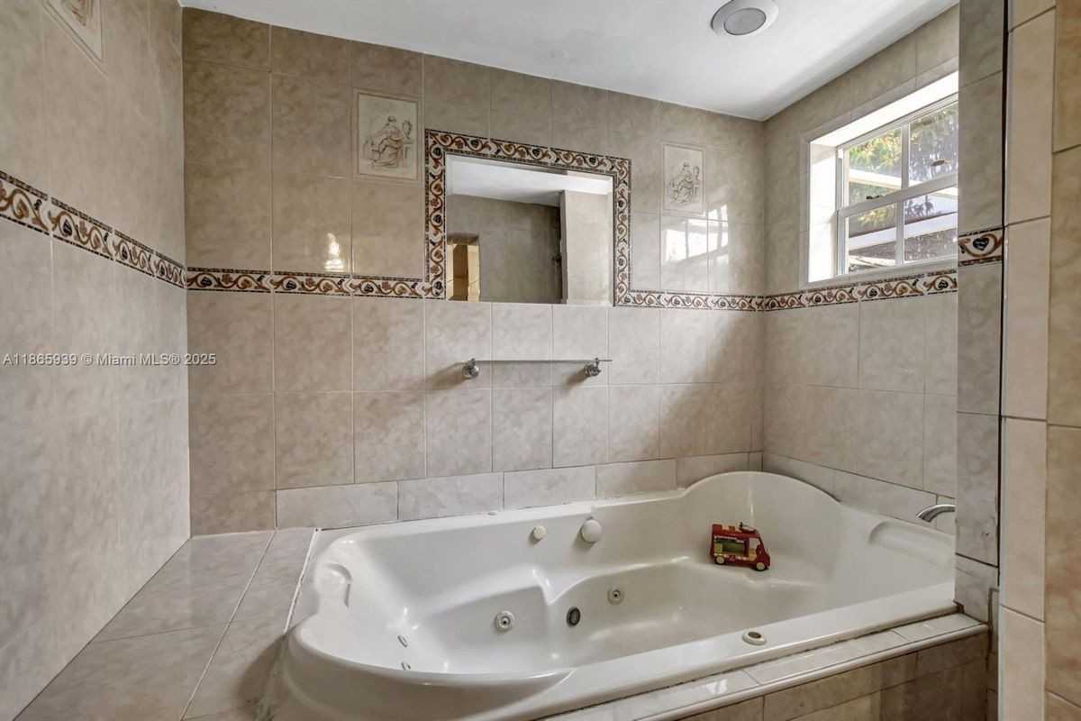 6729 Camelia Dr - Photo 5 of 8