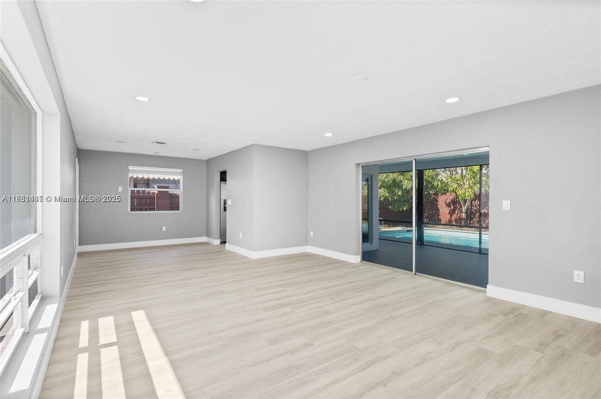 7773 Coral Blvd - Photo 4 of 9