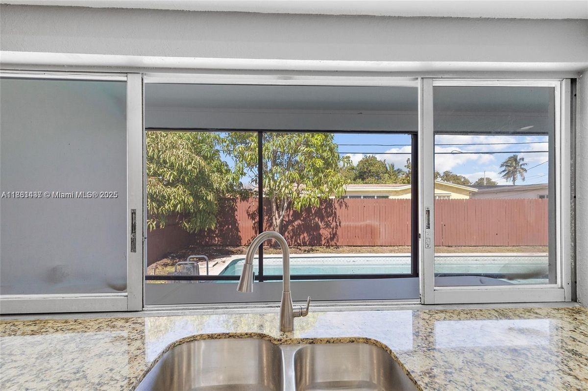 7773 Coral Blvd - Photo 7 of 9