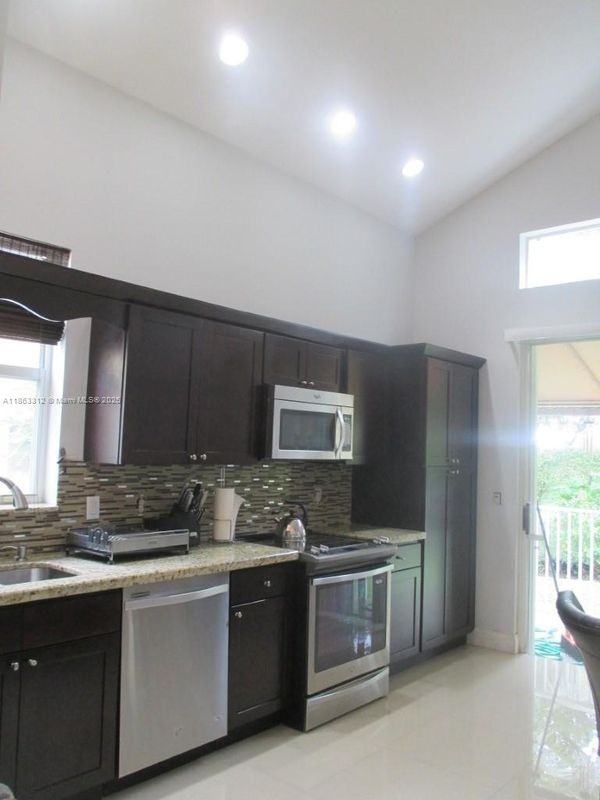 16835 Sw 49th Ct - Photo 3 of 6