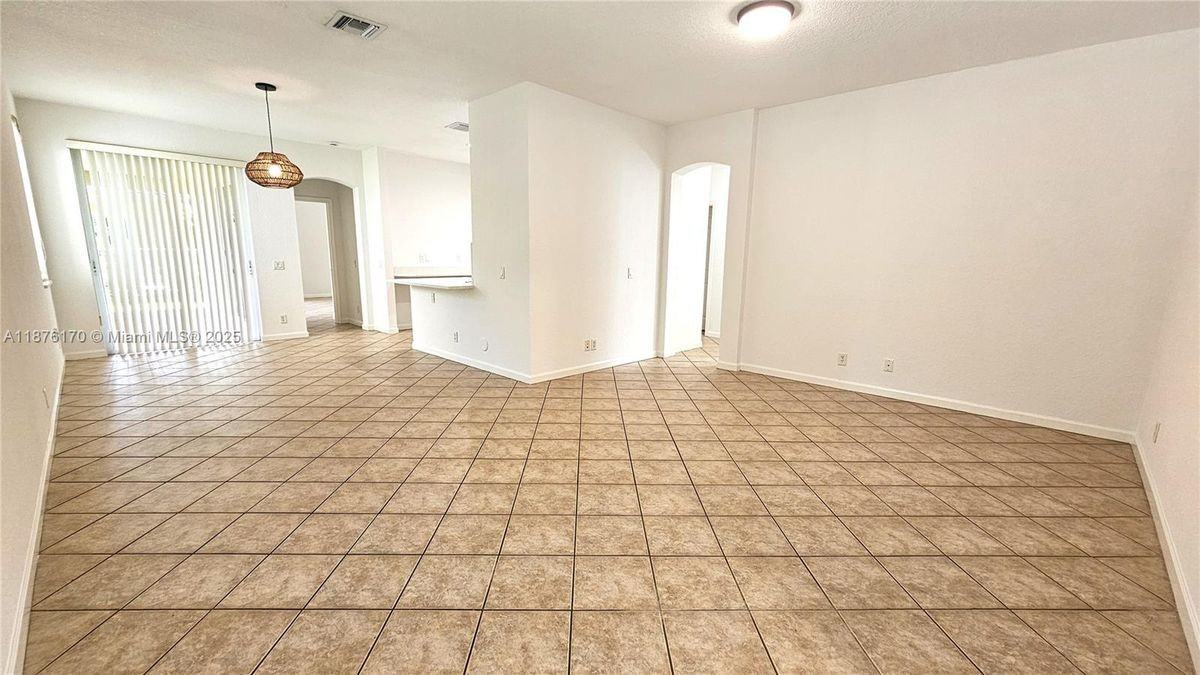 686 Conservation Dr - Photo 2 of 10