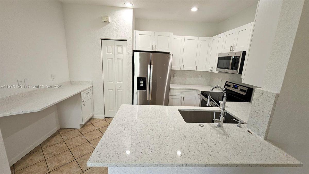 686 Conservation Dr - Photo 3 of 10