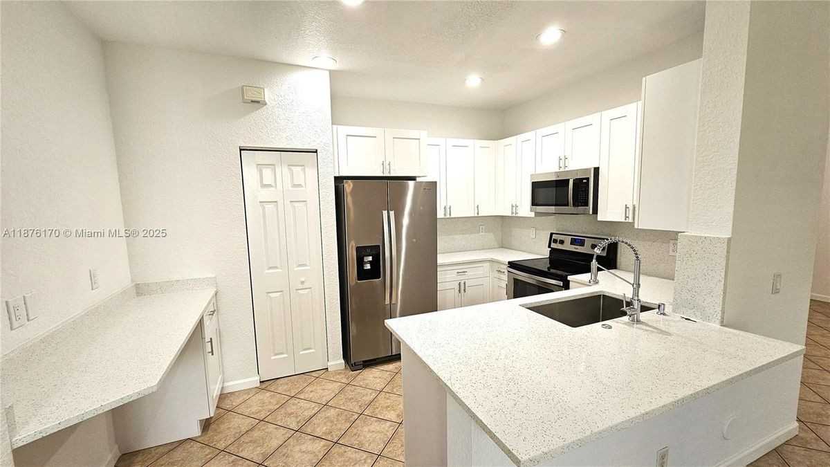 686 Conservation Dr - Photo 4 of 10