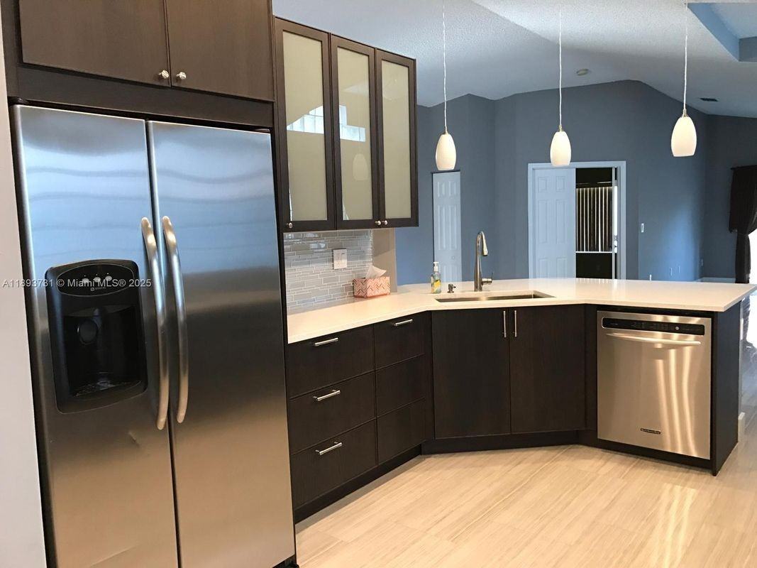 16405 Sapphire St - Photo 3 of 11