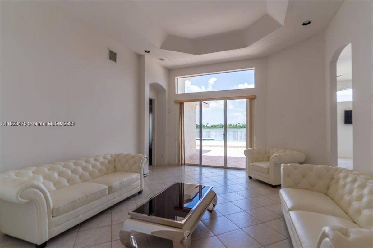 17999 Sw 35th St - Photo 4 of 11