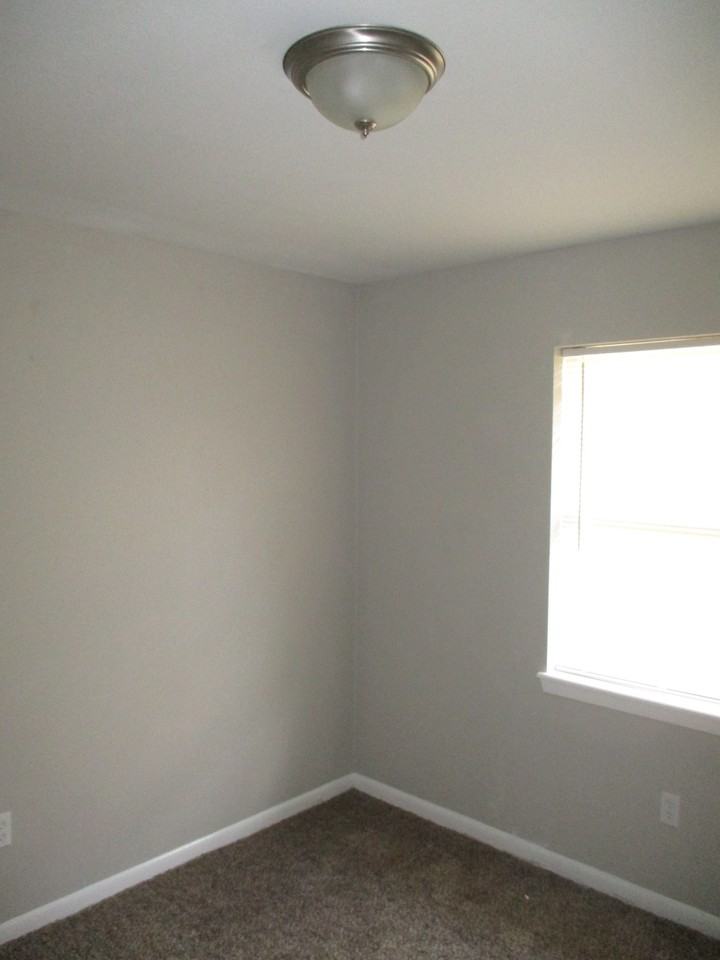 3423 Abinger Ln - Photo 4 of 22