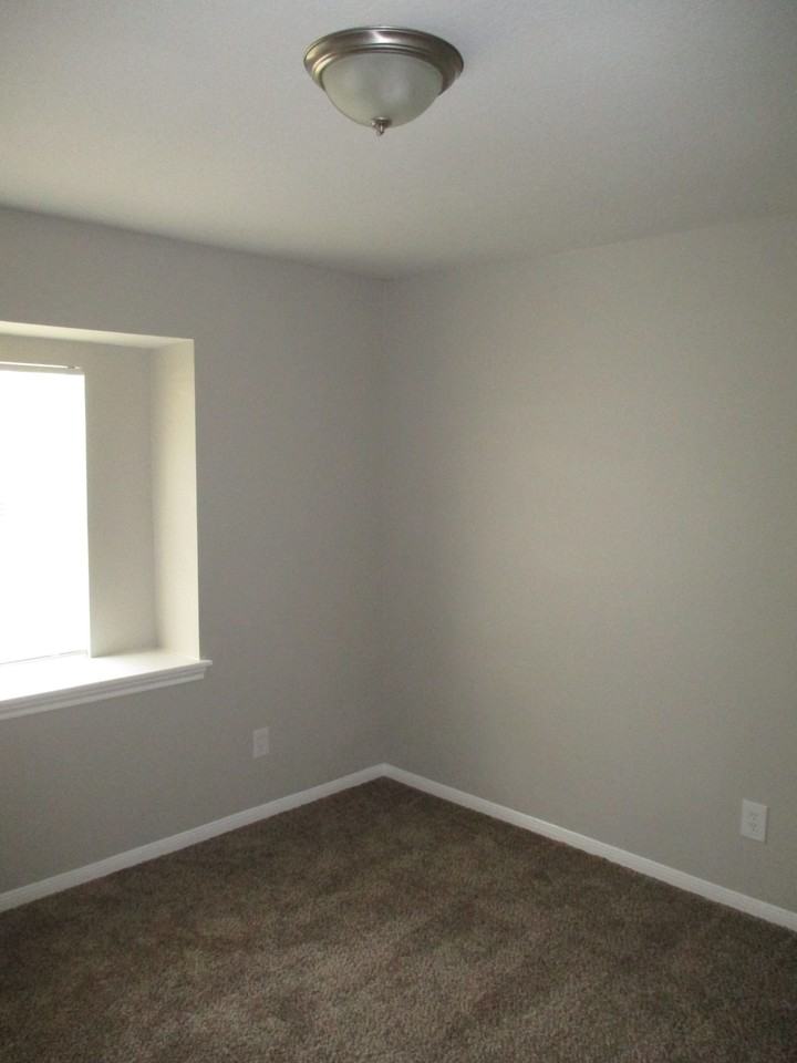 3423 Abinger Ln - Photo 5 of 22