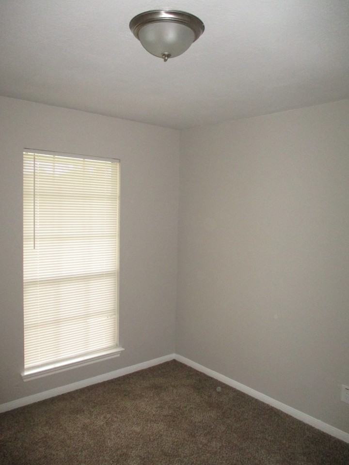 3423 Abinger Ln - Photo 6 of 22