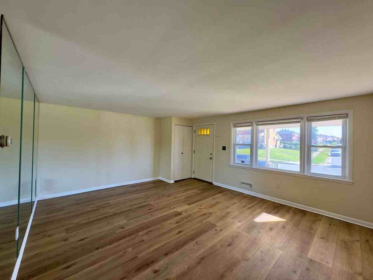 1011 Linden Ave - Photo 2 of 22