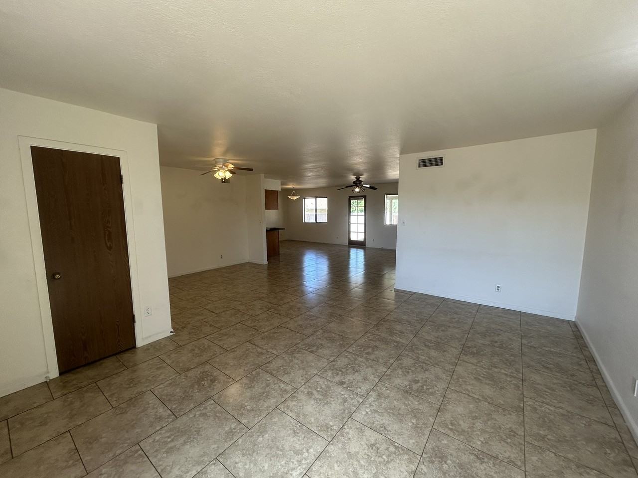 1302 W 13th St - Photo 3 of 18