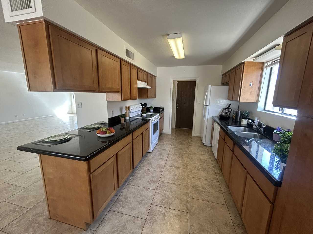 1302 W 13th St - Photo 7 of 18