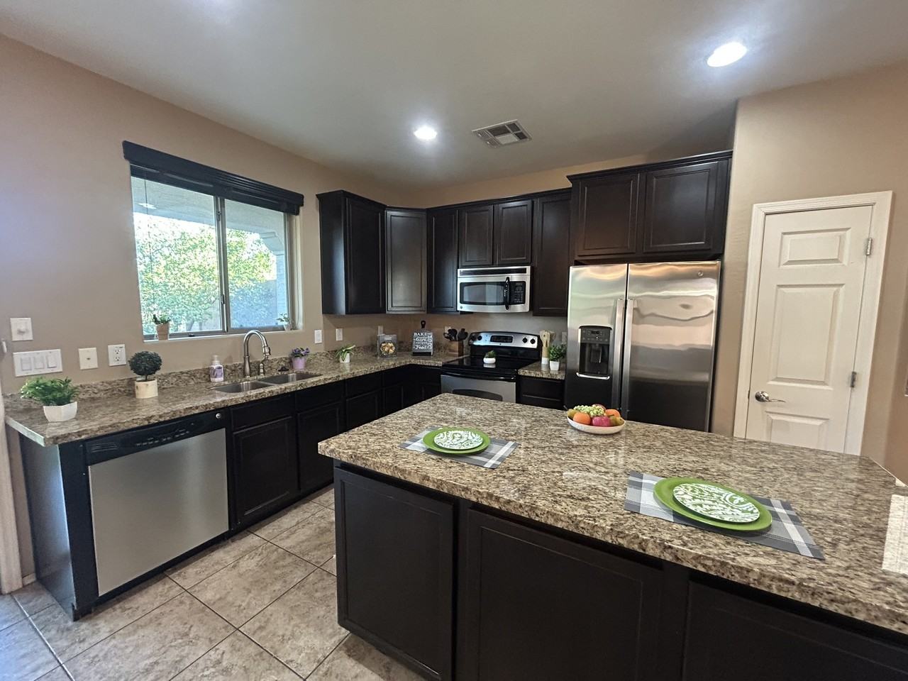 8623 South 40th Drive - Photo 5 of 22