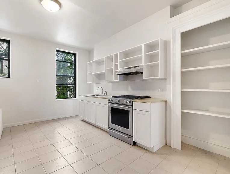 151 Grand St #3 - Photo 3 of 5