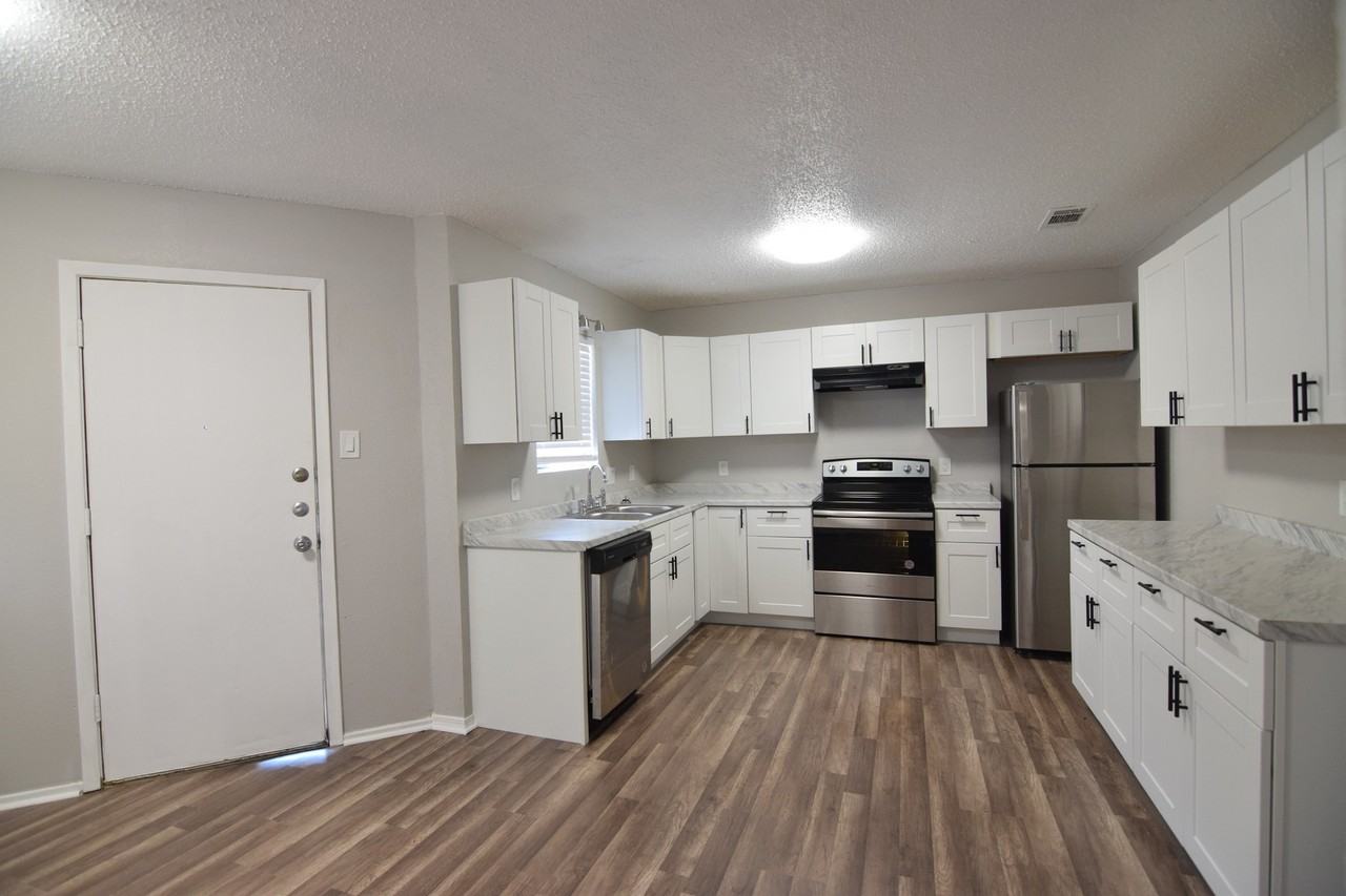 304 Carly Dr - Photo 5 of 21