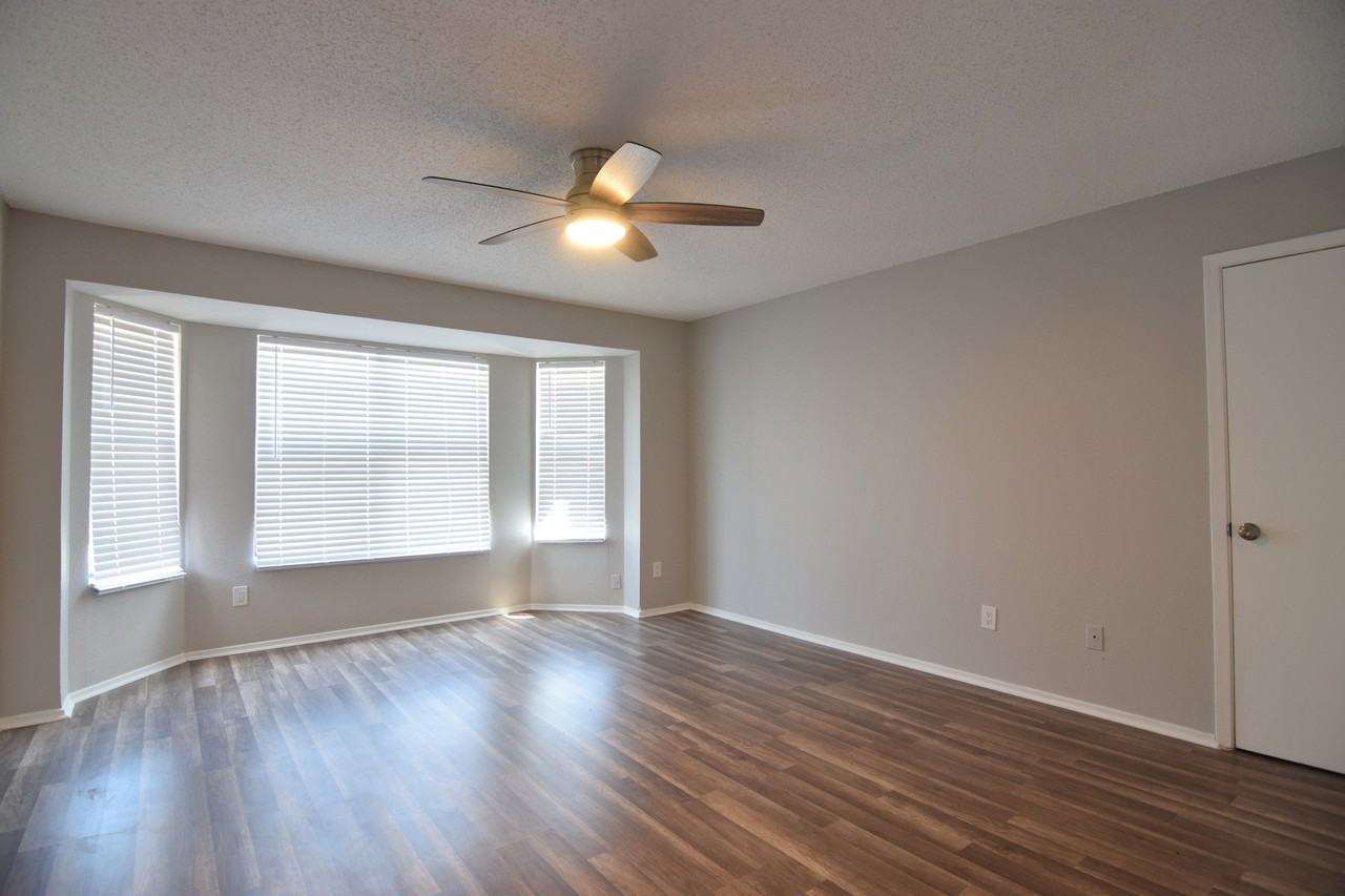 304 Carly Dr - Photo 6 of 21