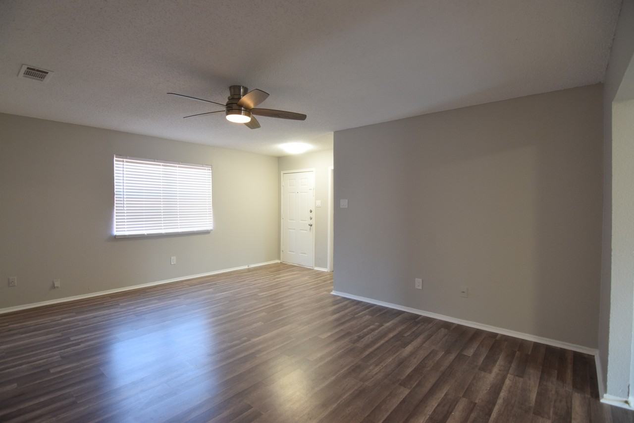 304 Carly Dr - Photo 7 of 21