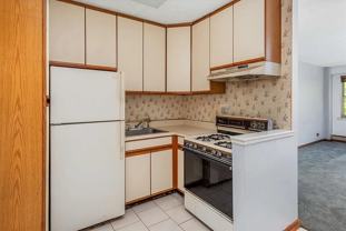 8715 165th St #4J - Photo 1 of 1