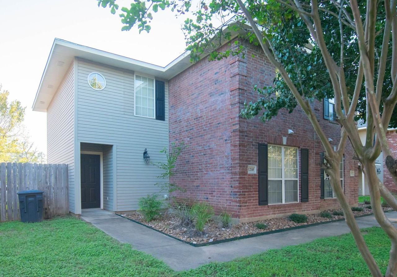 1214 Oney Hervey Dr - Photo 2 of 21