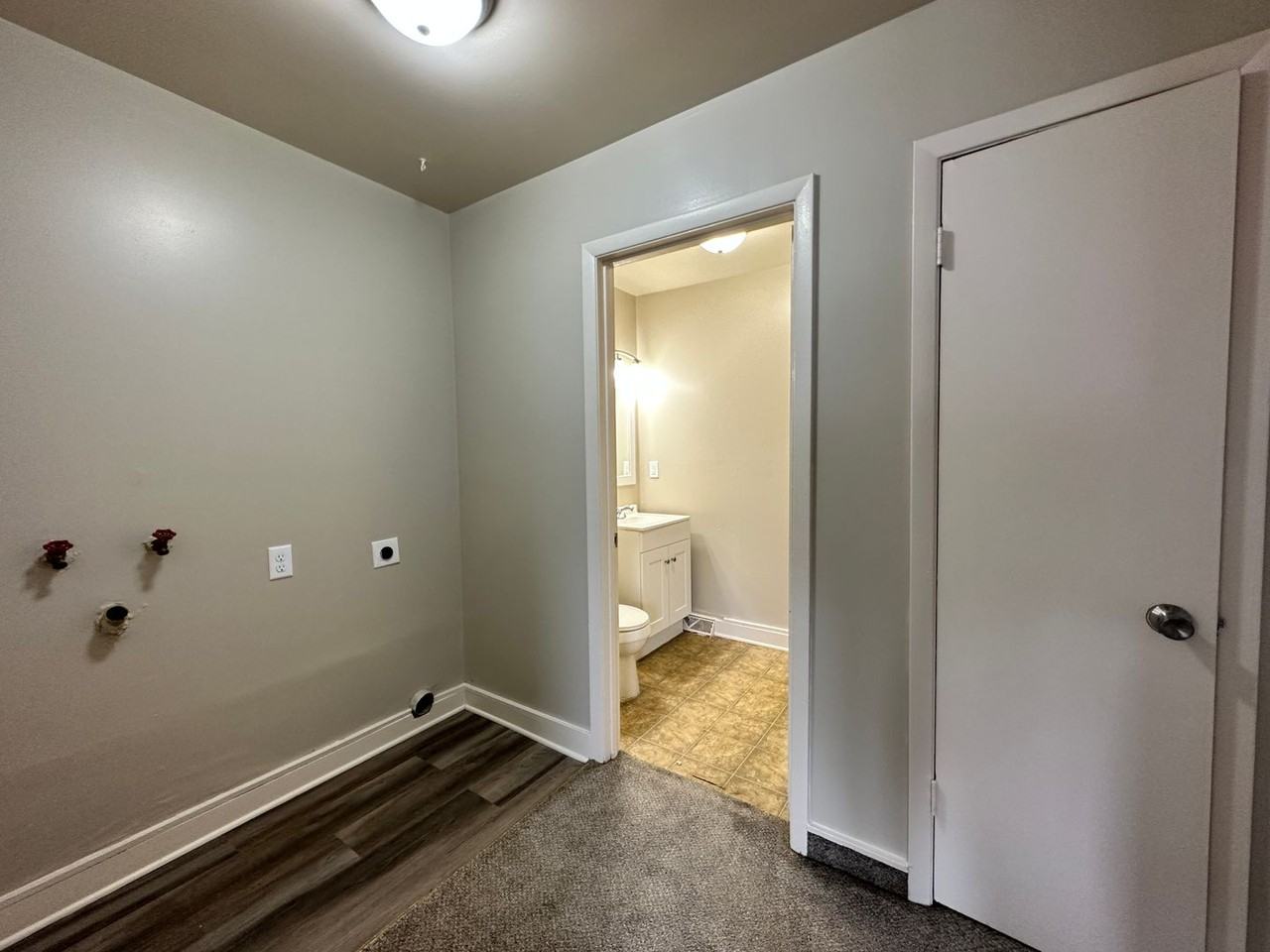 2469 S Saint Clair Ave - Photo 4 of 17