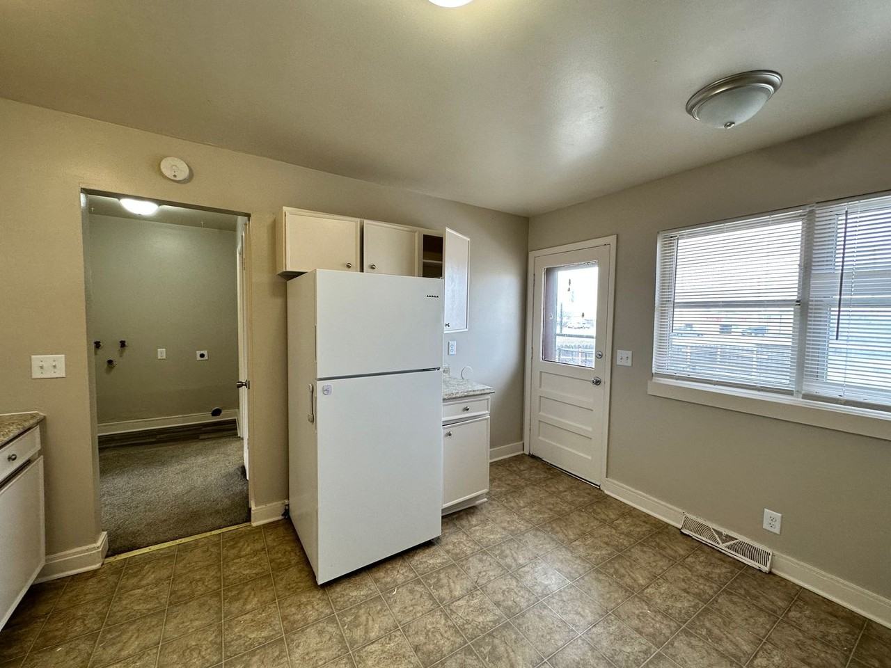 2469 S Saint Clair Ave - Photo 7 of 17