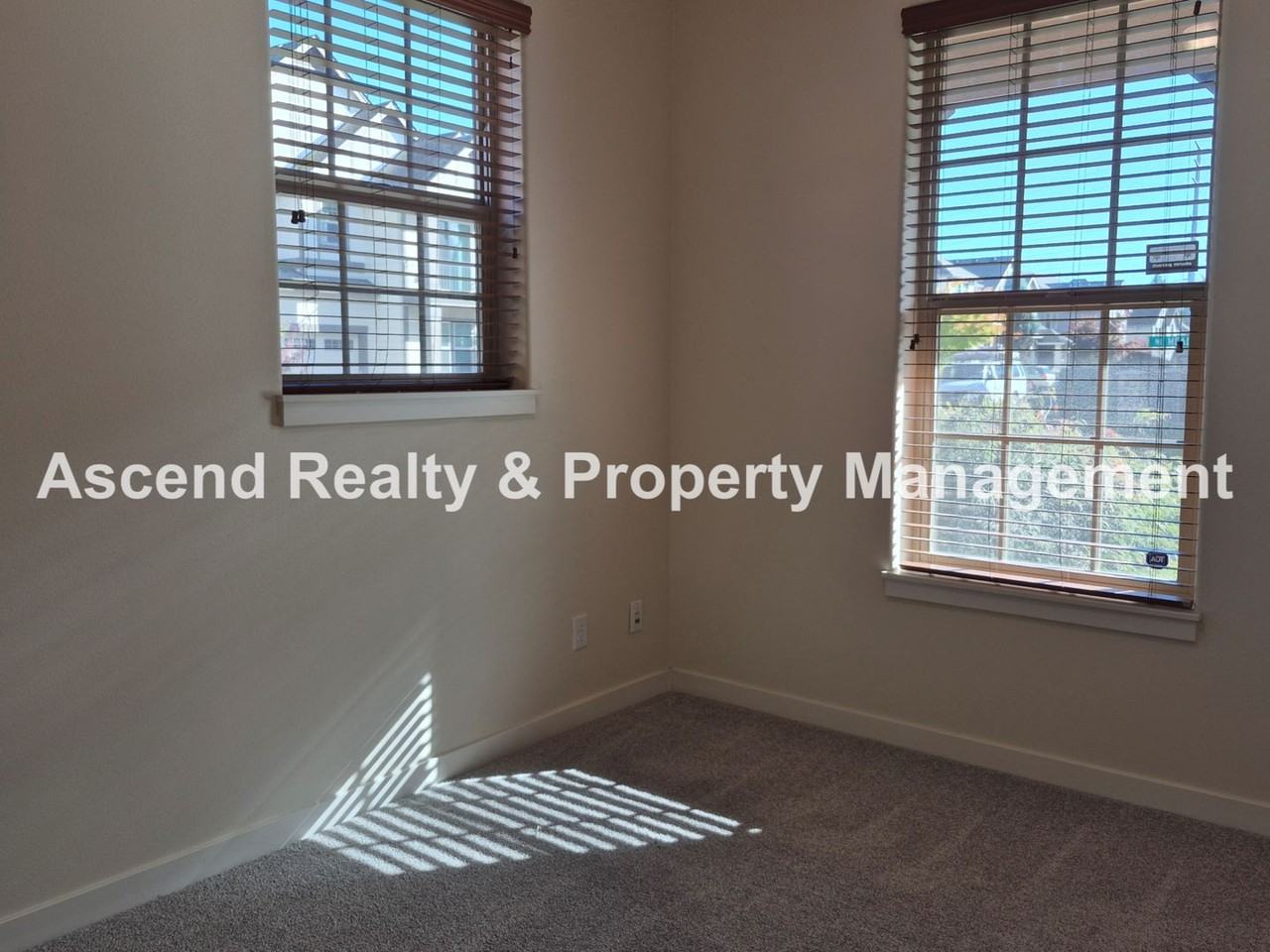 6449 Northeast Meadowgate Court - Photo 2 of 30