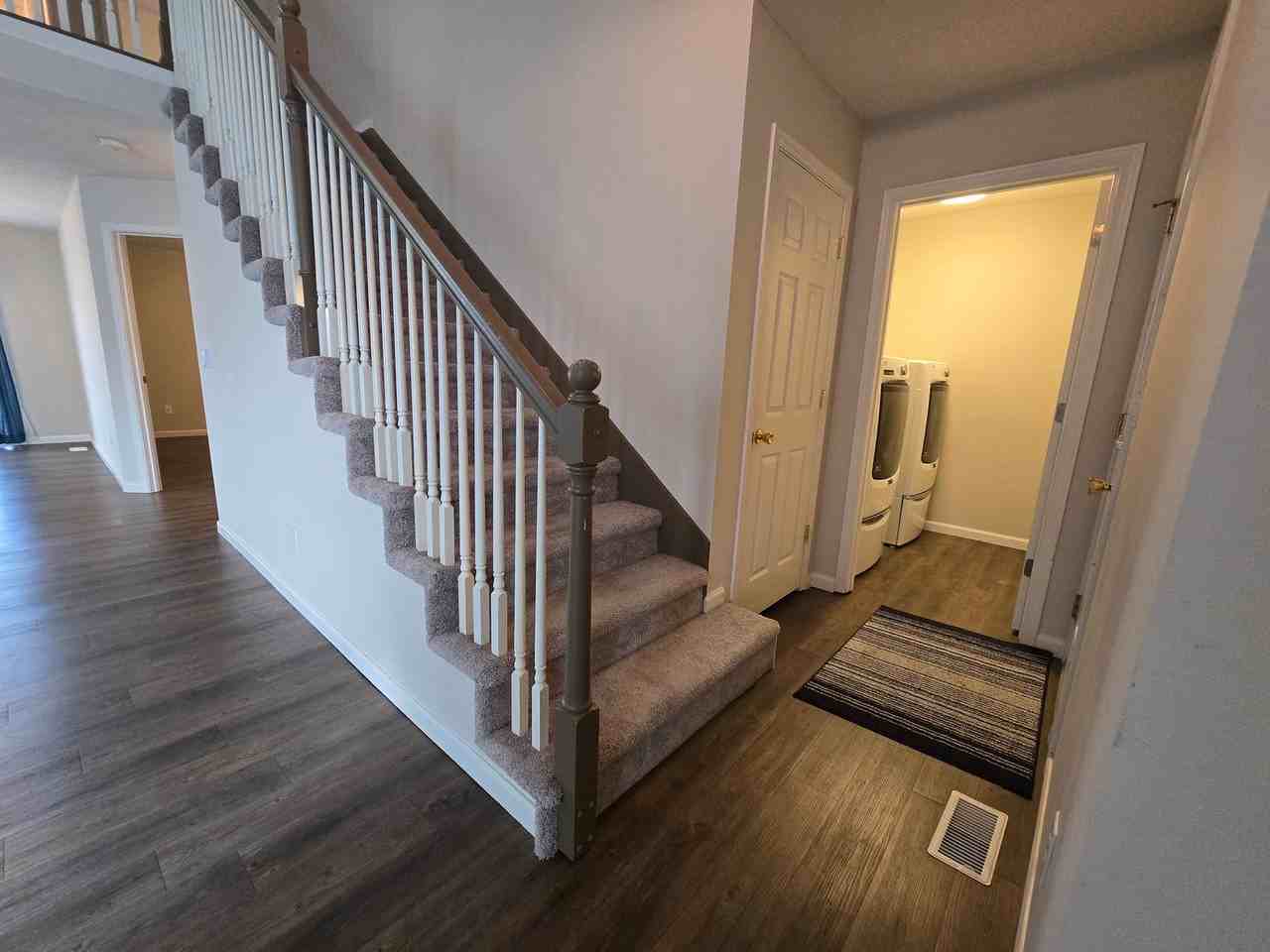 460 Beechwood Ct - Photo 4 of 31