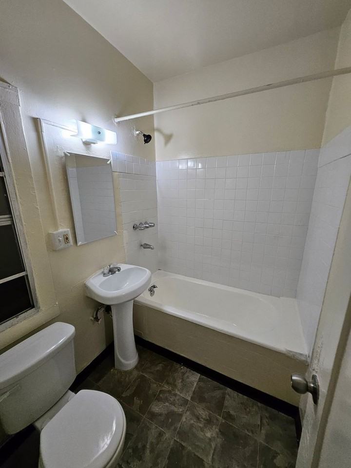 531 South Berendo Street - Photo 5 of 13