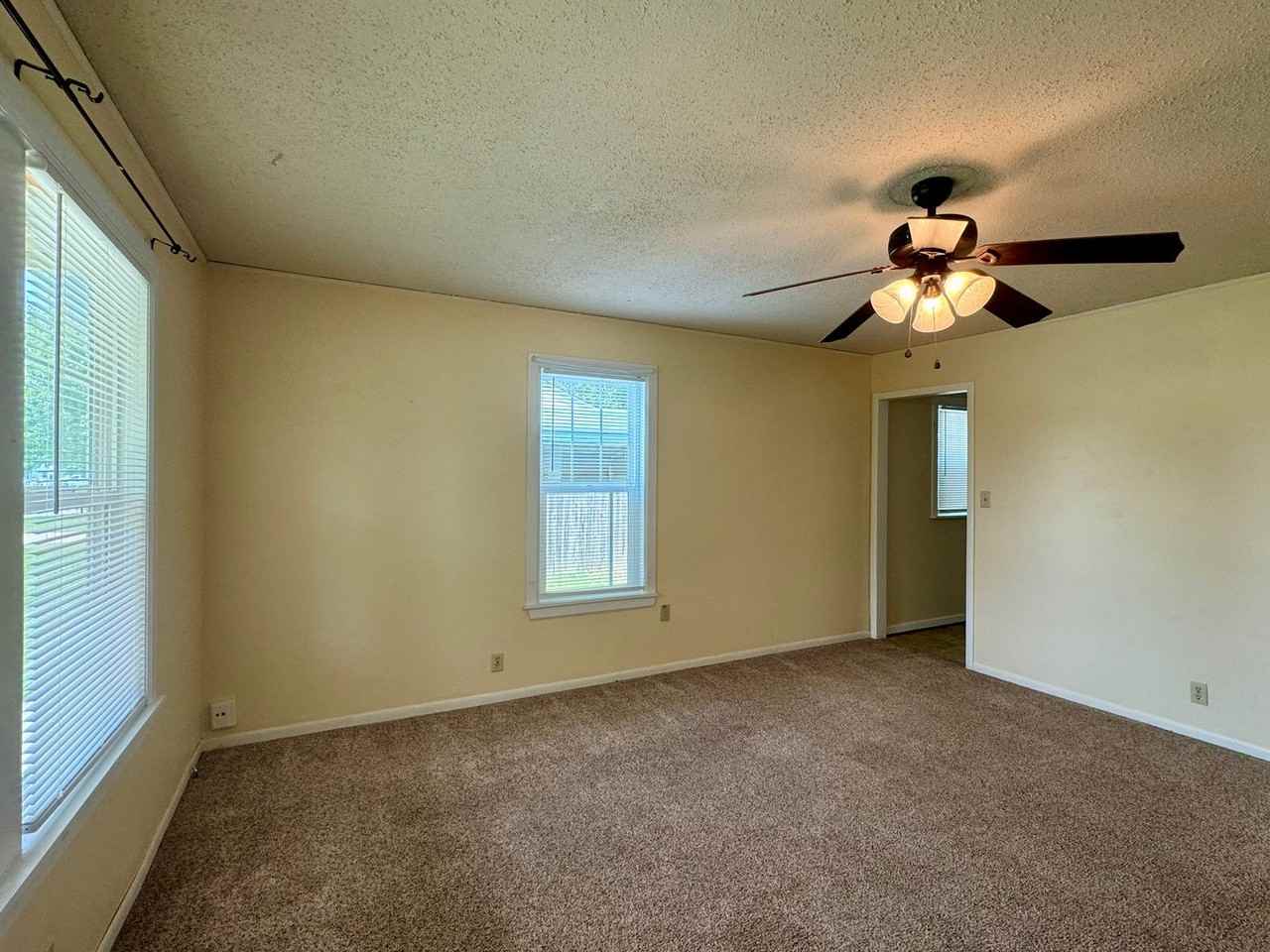236 N Maynard Ave - Photo 3 of 15