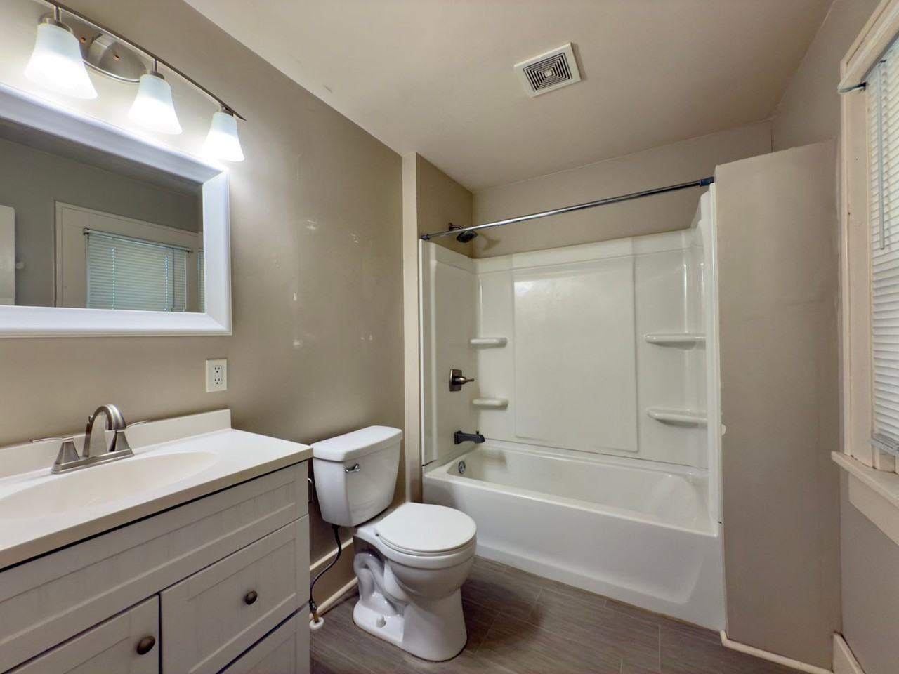 419 N Richmond Ave - Photo 6 of 15