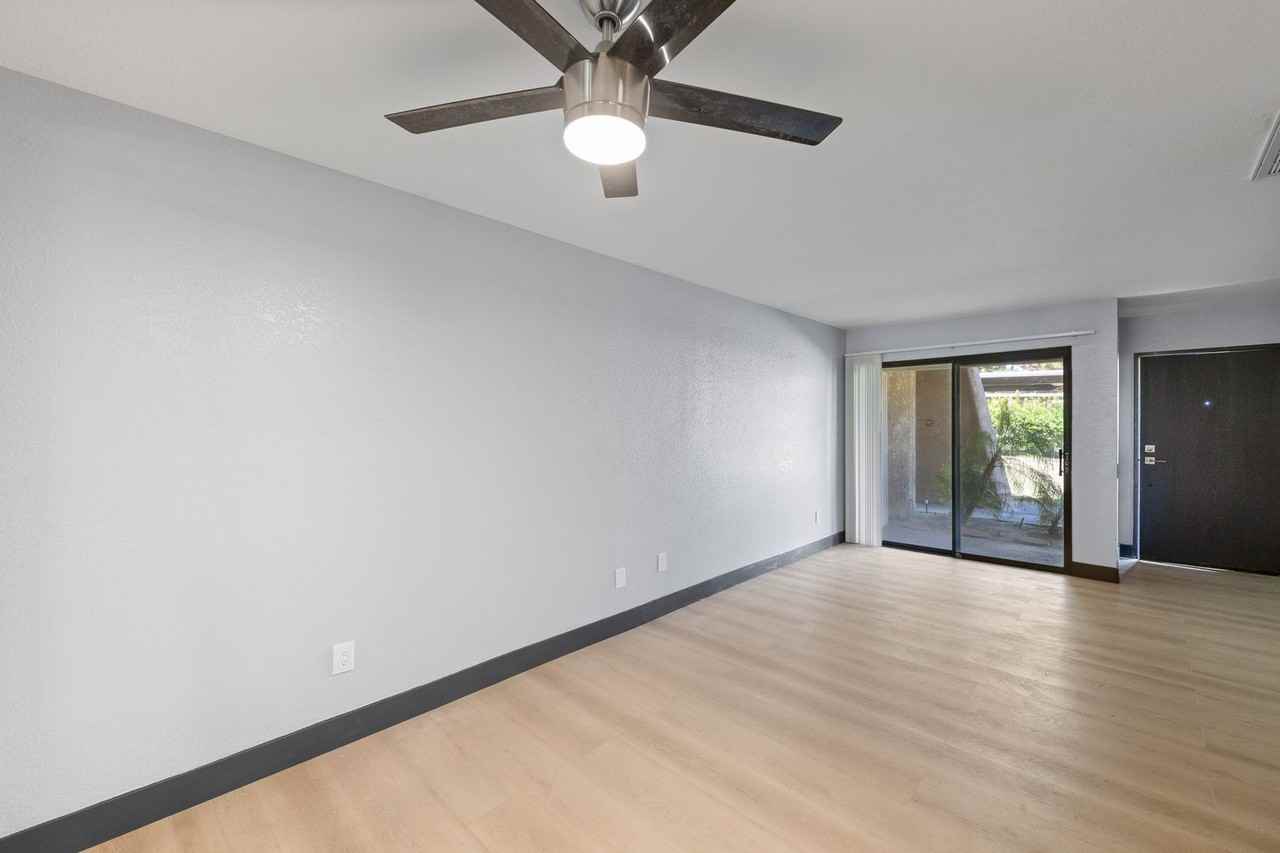 2822 N Auburn Ct - Photo 6 of 18