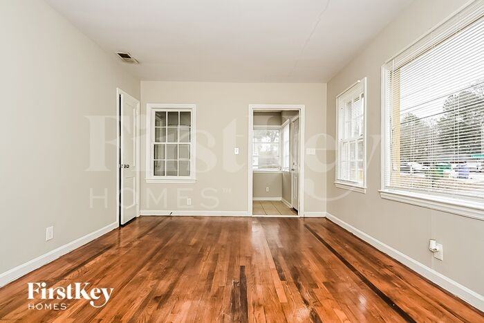 1564 Columbia Dr - Photo 3 of 15
