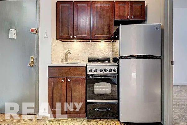 Broome St #5 - Photo 2 of 5